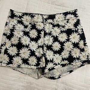 Sunflower patterned, high-waisted shorts